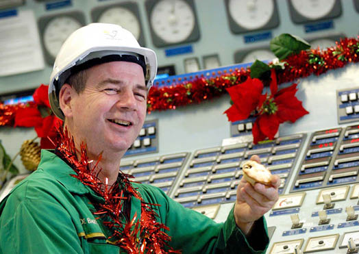 (Photoshoot 1203-034 dig) Christmas at Ratcliffe power station. Eddie Barton.  POWERGEN